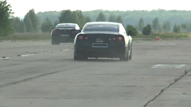 ниссан гтр против ниссан гтр