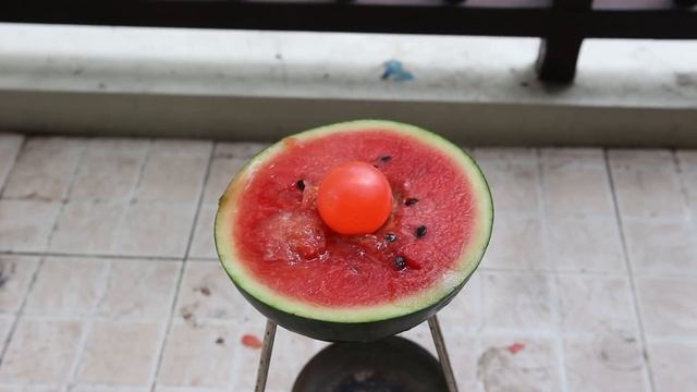 Железный шар 1000 градусов и банан - Так скучно смотреть онлайн