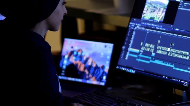 Laptop Buying Guide For Video Editing, Graphics Designing & 3D Rendering [HINDI] смотреть онлайн