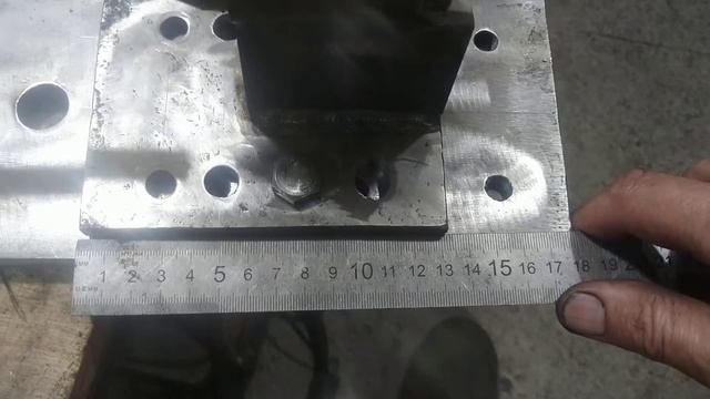 центр для поворотной головки из ЗИЛовской трещетки, теперь столик готов для эксплуатации. смотреть онлайн