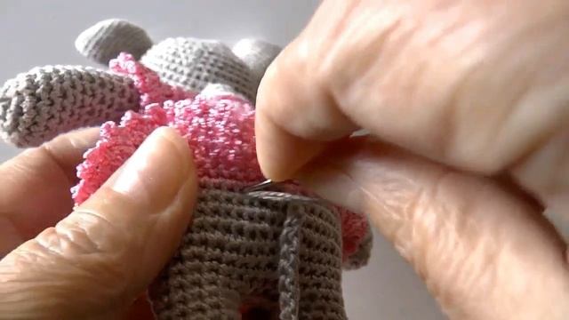 Мышка крючком на санках. Вязание игрушки амигуруми. Часть 4. Crochet mouse. Part 4.