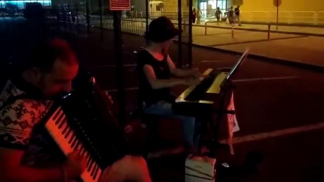 Erik Satie - Gnossienne 1( street music piano) смотреть онлайн
