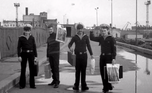 Oтшумело море за кормою...