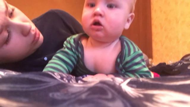 Малыш разговаривает!смешно!ребенок в 8 месяцев! смотреть онлайн
