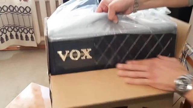 Распаковка комбоусилителя VOX VT20X смотреть онлайн
