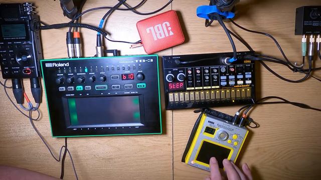 Volca beats, roland TB 3 and korg kaossilator at jam::. смотреть онлайн