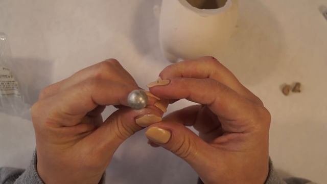 Как вырезать глазницы кукле под вставные глазки. смотреть онлайн