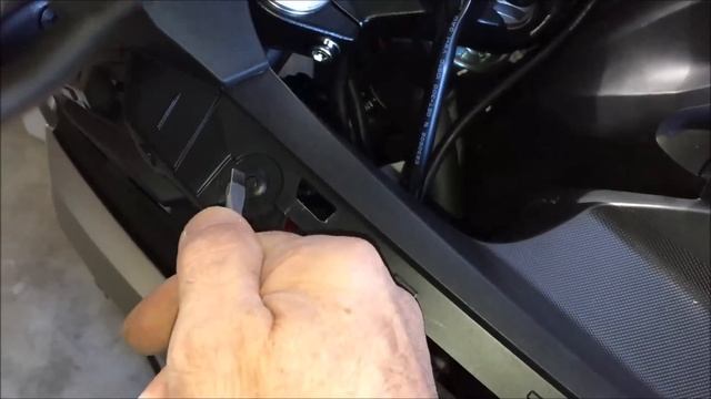 Honda NC750X Power Socket Install смотреть онлайн