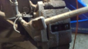 Как открутить "закисший" штуцер прокачки тормозного цилиндра ВАЗ 2108-2112 с "облизаными" гранями.