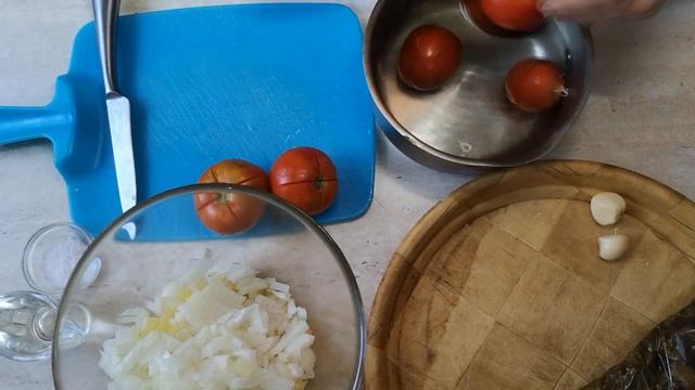 Салат из баклажанов с помидорами Простейший рецепт вкусного салата из синеньких смотреть онлайн