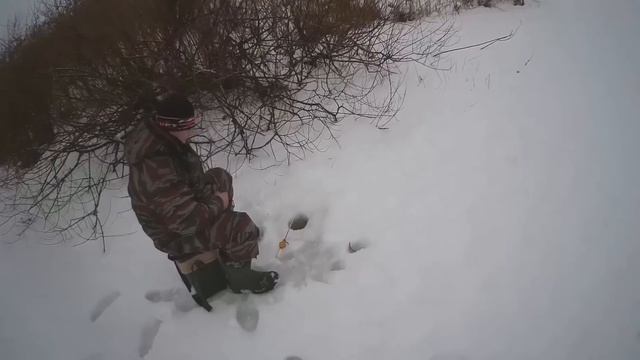 Активный жор щуки в глухозимье. Рыбалка на жерлицы. смотреть онлайн