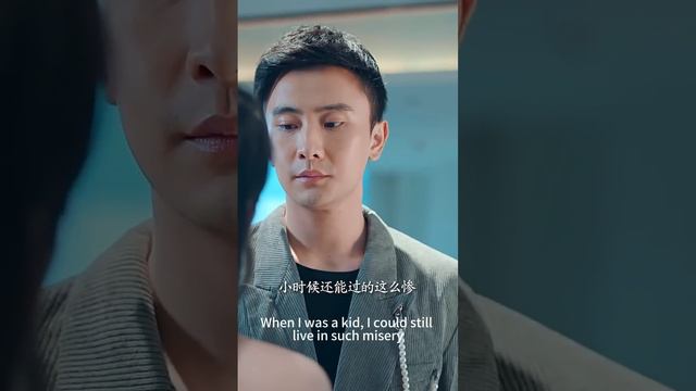 一場空難，因為父親的失誤，她成了孤兒，他也是，八歲大的她被他帶回穆家，以為有家了，沒想到他是來討債的，她一直以為穆霆琛恨她，卻不知他夜夜想她到發狂！ смотреть онлайн