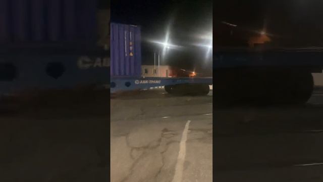 Товарник встал прямо на переезде ?????? смотреть онлайн