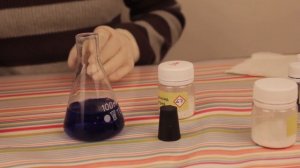 Химические опыты для детей.Химический светофор - красивая цветная химическая реакция!