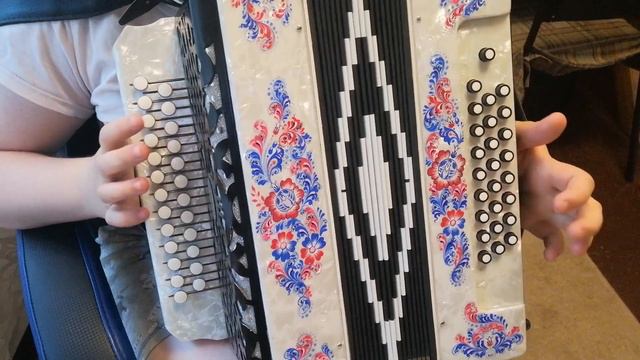 МЫ С СОСЕДОМ НА КРЫЛЕЧКЕ СИДИМ / Разбор на гармони смотреть онлайн