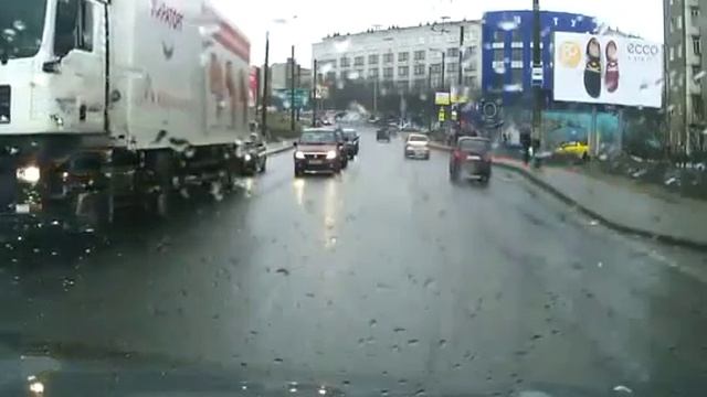 Грузовик переехал человека и не заметил смотреть онлайн