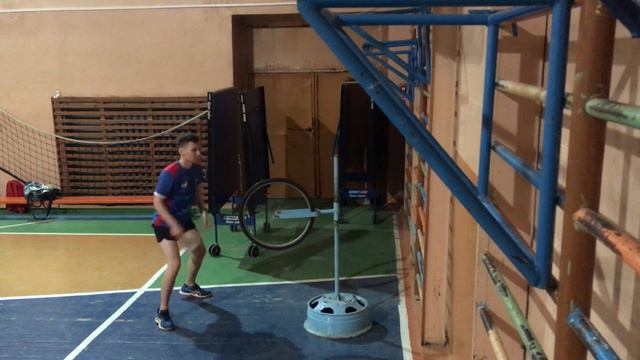 Топ спин справа на колесе. Работаю "попой"! смотреть онлайн