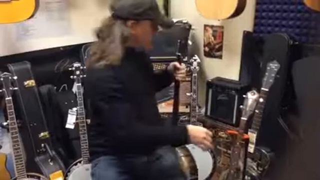 Gibson Vs Washburn Banjo смотреть онлайн