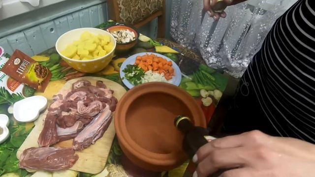 Конина с картофелем и грибами в духовке смотреть онлайн