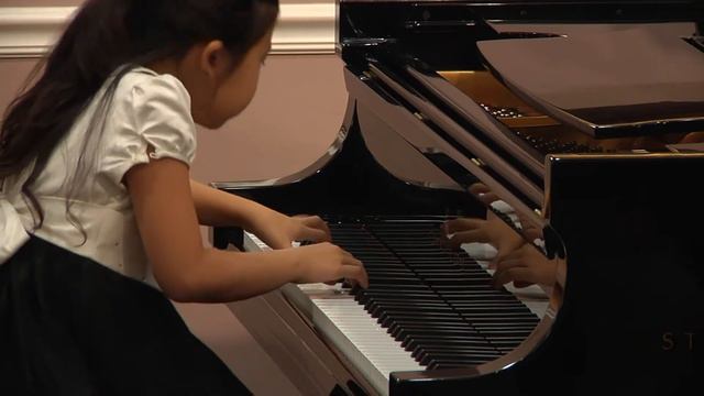 Cathie Youn piano,Bagatelle Opus 33 #5 in C Major, Beethoven смотреть онлайн