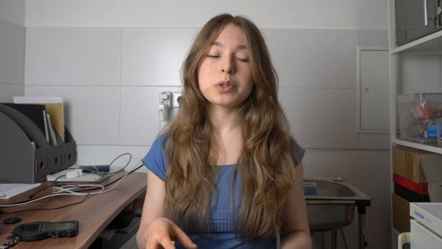 Health risks of high heels! Do they damage your feet? Knee problems? смотреть онлайн