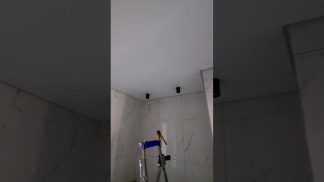 натяжной потолок в ванную комнату смотреть онлайн