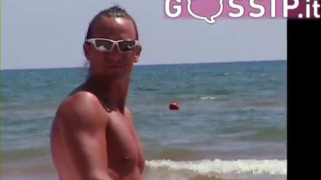 Marco Mazzanti e Lea Veggetti innamorati in spiaggia смотреть онлайн