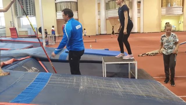 ДЕНЬ ОТКРЫТЫХ ДВЕРЕЙ в Академии легкой атлетики Санкт-Петербурга 02.10.2021 (15:22). смотреть онлайн