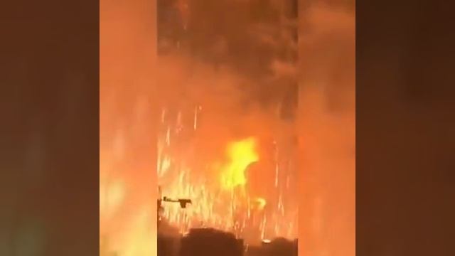 HUGE EXPLOSION IN CHINA FIREWORK FACTORY смотреть онлайн