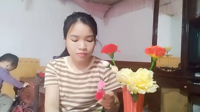 Chia sẻ cách cắm bình hoa nguyệt màu vàng xen kẽ hoa ly màu đỏ смотреть онлайн