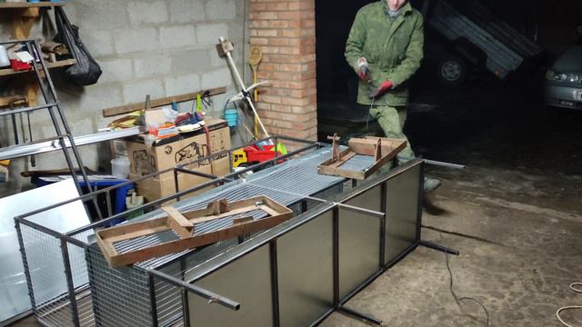 Делаем клетки для бройлеров.