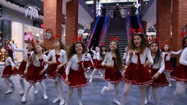 Merry Christmas Dance - Jingle Bells 2021 смотреть онлайн
