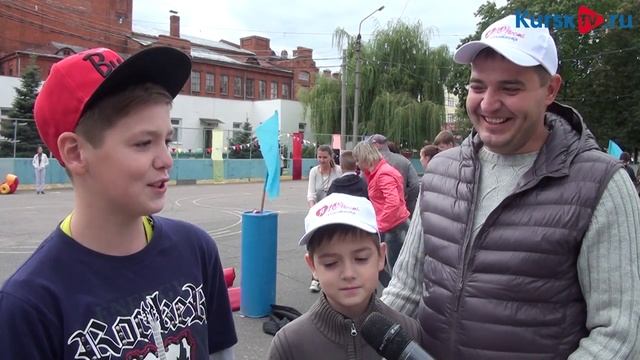 В Курске прошли веселые "Папа-старты" смотреть онлайн