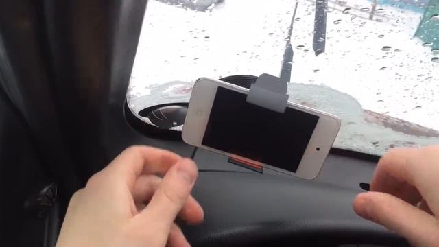 Установка держателя для навигатора в машине смотреть онлайн