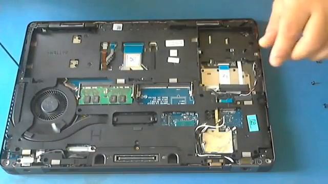Dell Latitude E5470 / E5570 Skylake Disassemble + Thermal paste changing смотреть онлайн