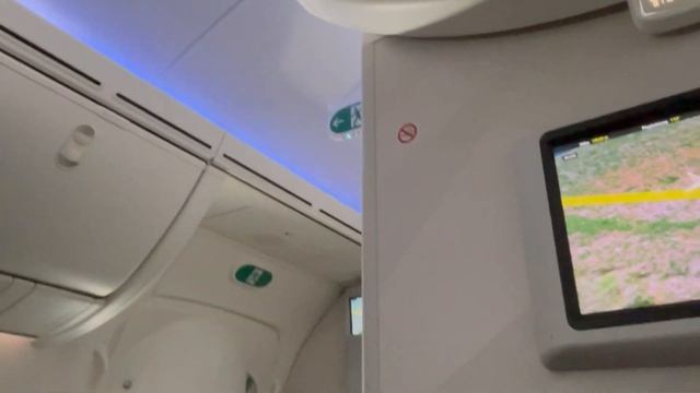 London Heathrow To Islamabad 2023 | Travelling To Pakistan With Newborn Baby смотреть онлайн