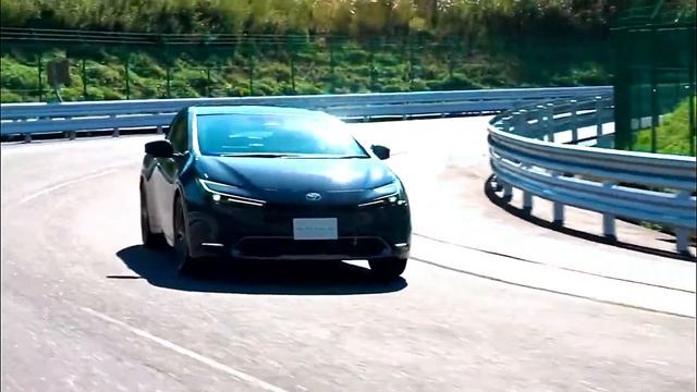 New 2023 Toyota Prius Gets Aggressive Design and More Power смотреть онлайн