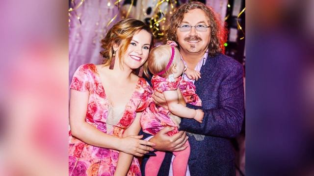 Игорь Николаев показал фото с мамой и дочерью смотреть онлайн