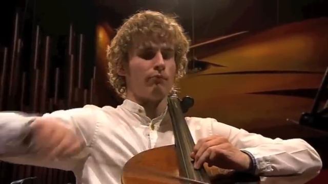 Gulda Cello Concerto IV. Menuet - Andreas Brantelid смотреть онлайн