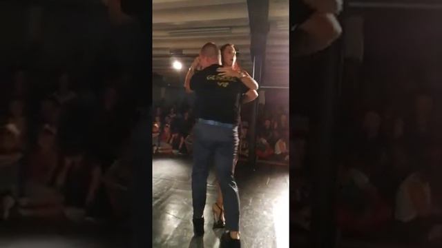 Apresentacao à Bienne Kizomba VIP dando carga na casa... смотреть онлайн