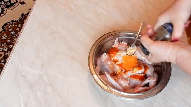 Новогодние рецепты КУРиНЫЕ КРЫЛЫШКИ Маринованные подкопчённые куриные крылышки в духовке рецепт смотреть онлайн