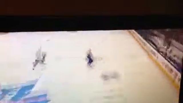 Tyler Bozak at it again! смотреть онлайн