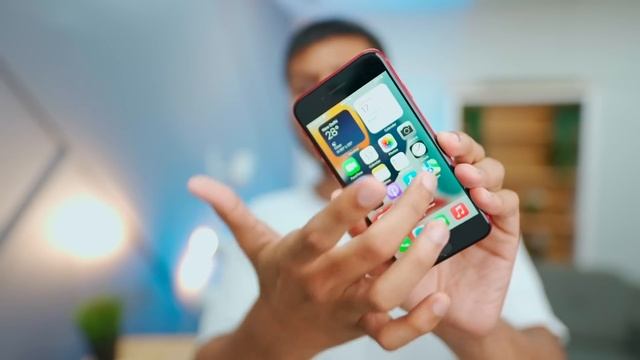 Apple iPhone SE 3 - Most Confusing iPhone! смотреть онлайн