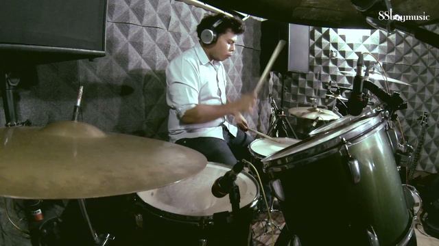 Walk away drum cover By pradit (ห้องซ้อมดนตรี 88boymusic) смотреть онлайн