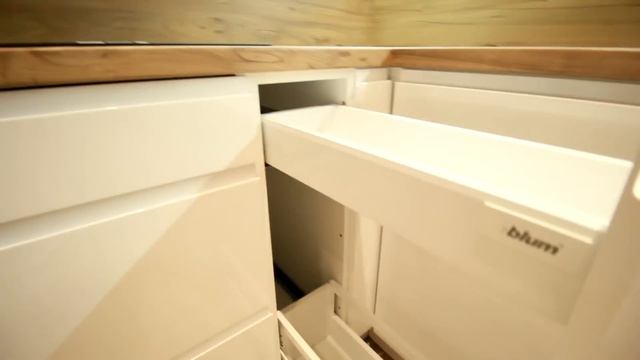 Jak wyposażyć kuchnię - Biała kuchnia na wymiar - Avangarda Meble смотреть онлайн