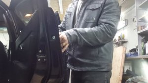 Как снять ручку  двери Kia Sportage (Киа Спортейдж) #ГаражныхДелМастер #снятиеручкидвери