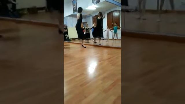Урок характерного танца в испанской школе балета 1 смотреть онлайн