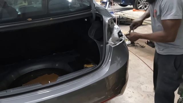 2013 hondai Elantra how to take the back bumper off and the tail lamp.SALUTE TO ALL THE WAR VETS смотреть онлайн