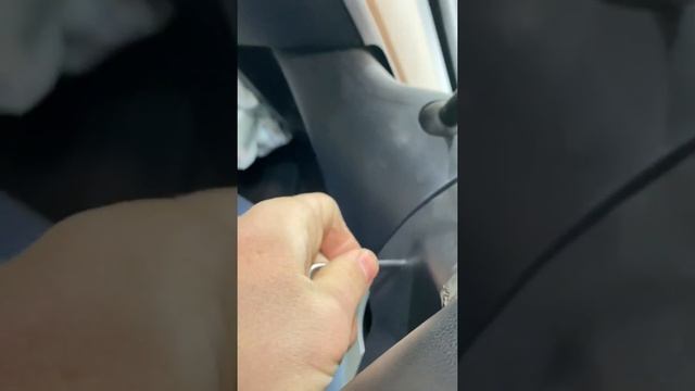 Снятие подушки безопасности Tesla Model 3 (Тесла Модел 3) смотреть онлайн