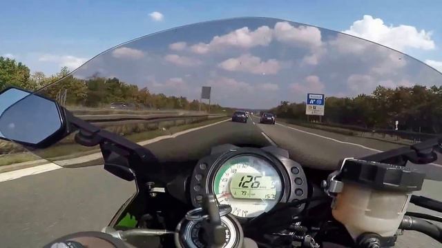 AUTOBAHN SUPERBIKE VS VERY FAST MERCEDES BENZ CLS 500 SHOOTING BRAKE смотреть онлайн
